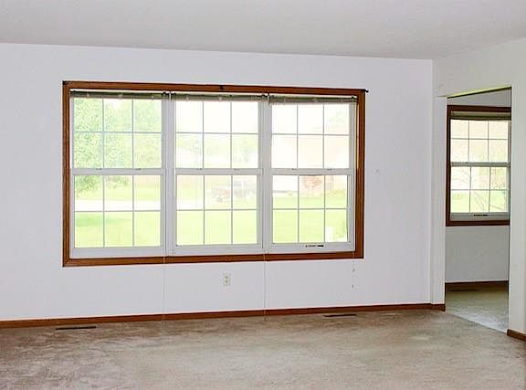 4th image of 15 Woodfield Ln