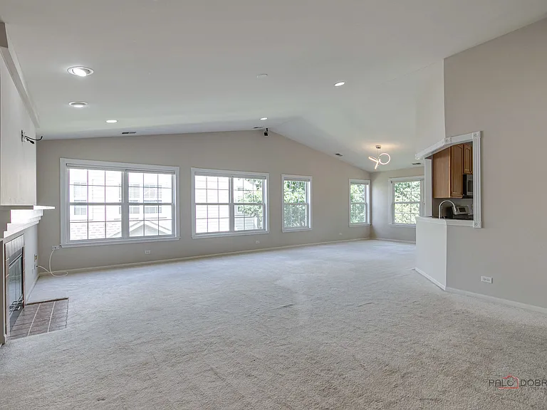 552 Saddlebrook Ln — Photo 7