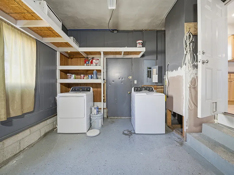 572 Rose Marie Ave — Photo 18