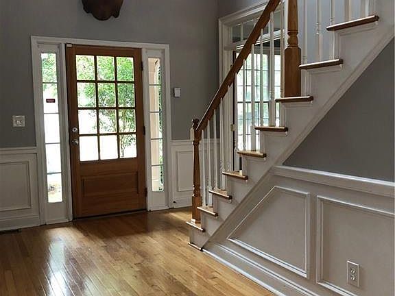3rd image of 1917 Barrett Cir SE
