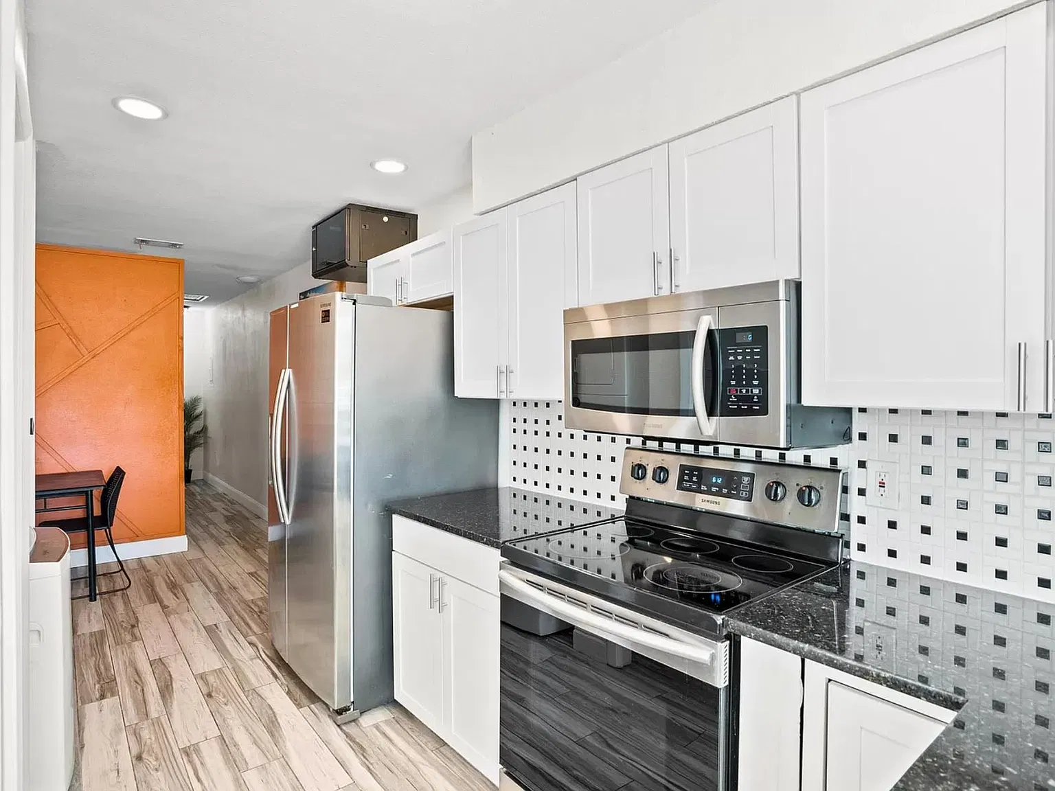 2 bed, 850 sqft, $1,790 — Photo 3