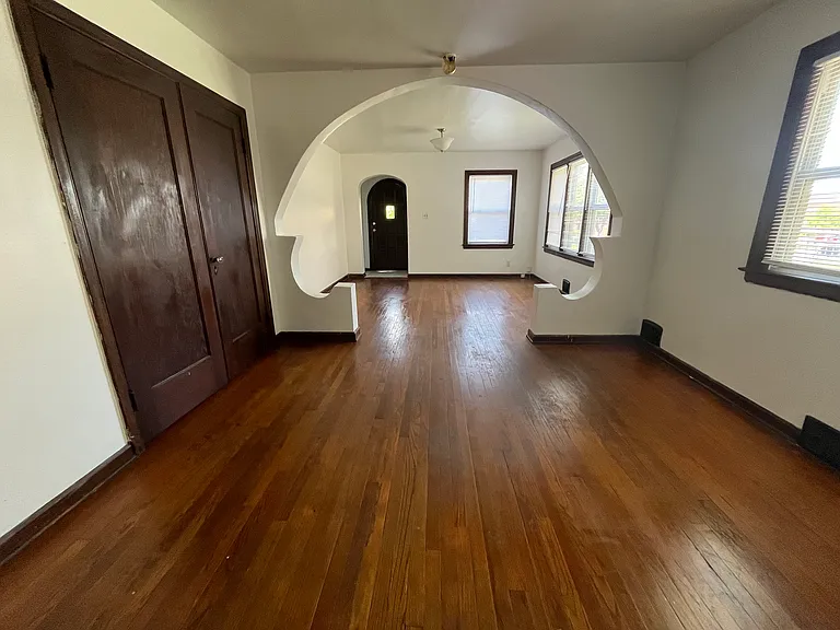 5003 Boulevard Pl — Photo 2