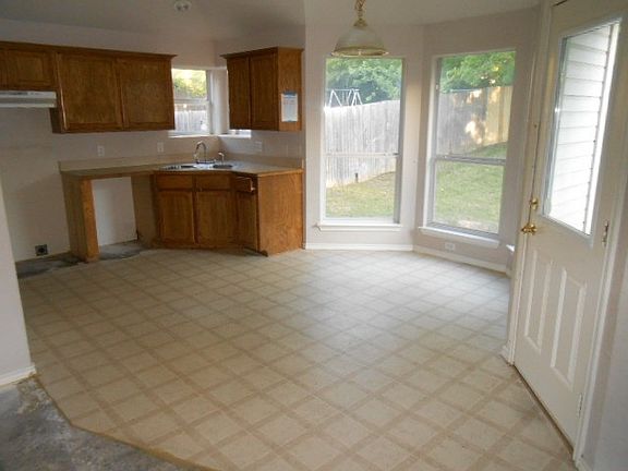 3rd image of 8021 Doreen Ave