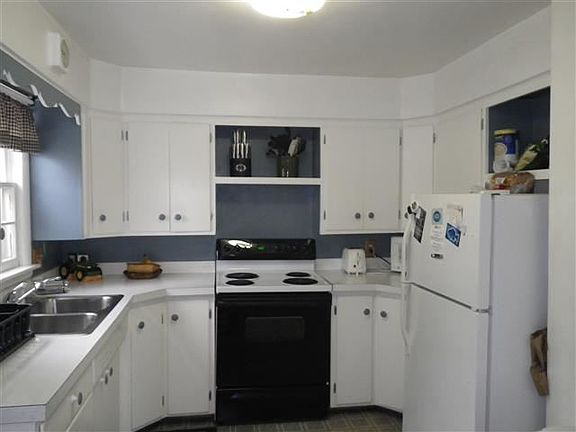 5th image of 315 W Iron St