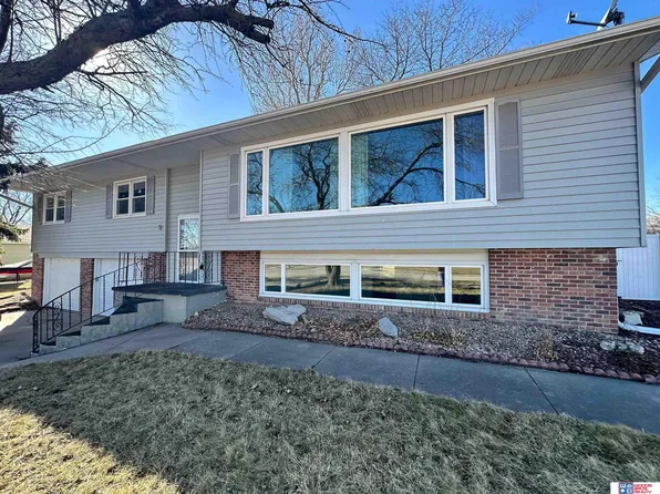 711 20th St, Aurora, NE 68818