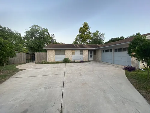 4318 Temple Hl Photo 1