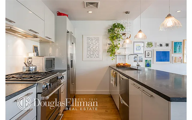 Sold by Douglas Elliman | media 15