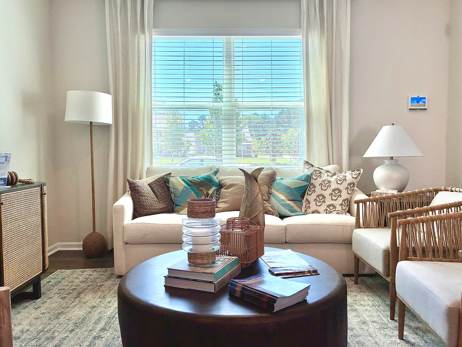 3 bed, 2.5 bath, 1418 sqft, $2,100 — Photo 3