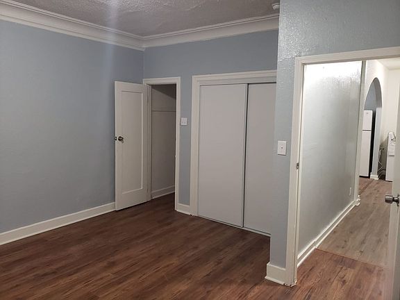 2nd image of 136 N New Hampshire Ave #3-136-1