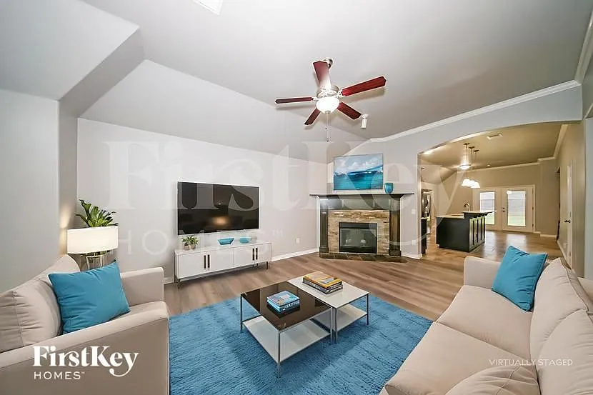 4 bed, 3.0 bath, 2440 sqft, $3,000 — Photo 4