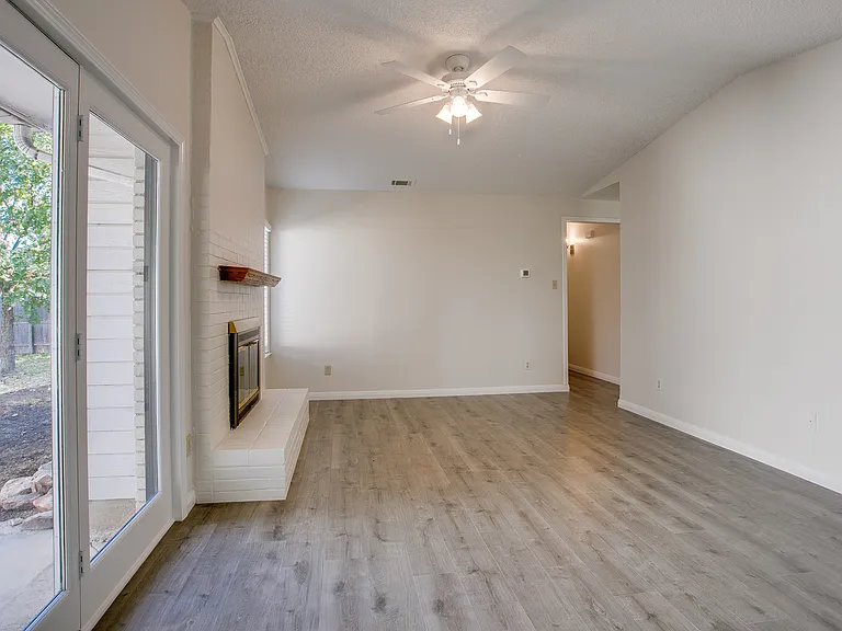 2020 Cap Rock Dr — Photo 2