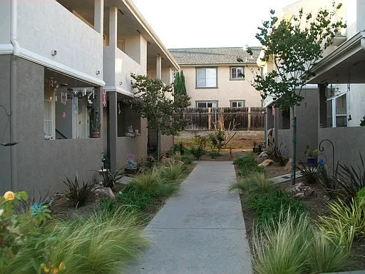 Chase Avenue East 960 — Photo 1