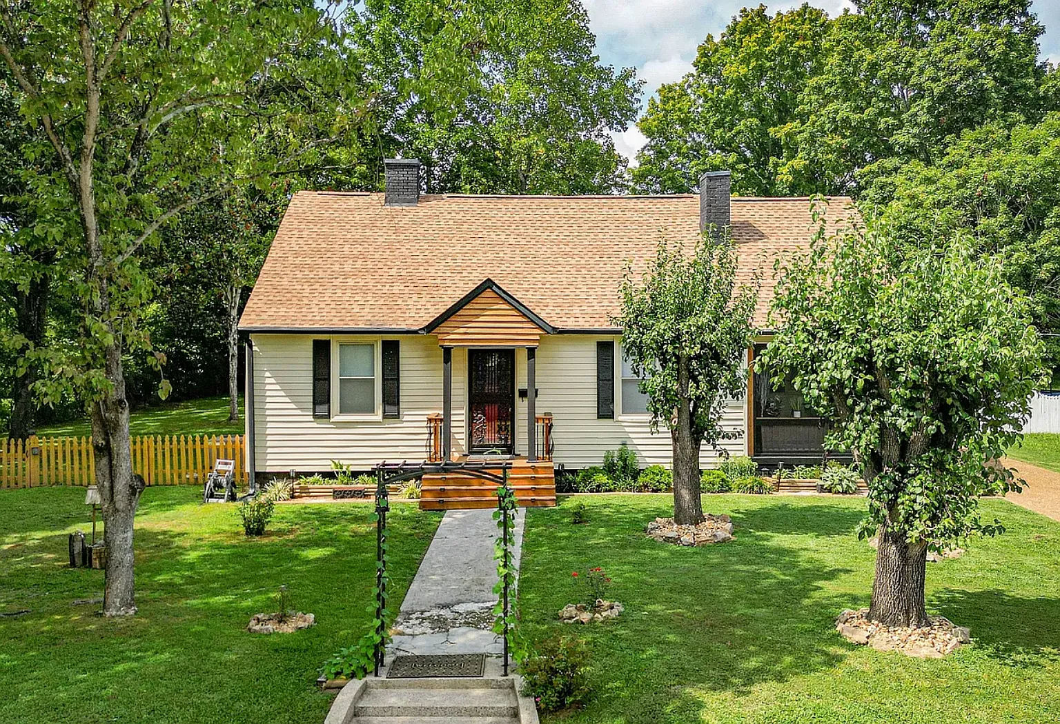 3 bed, 1990 sqft, $2,500 — Photo 1