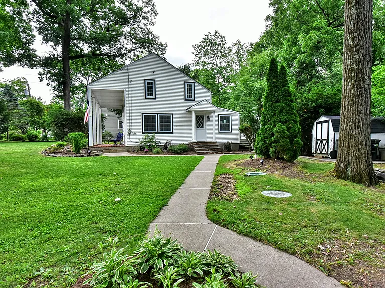 6 Standish Ln — Photo 25