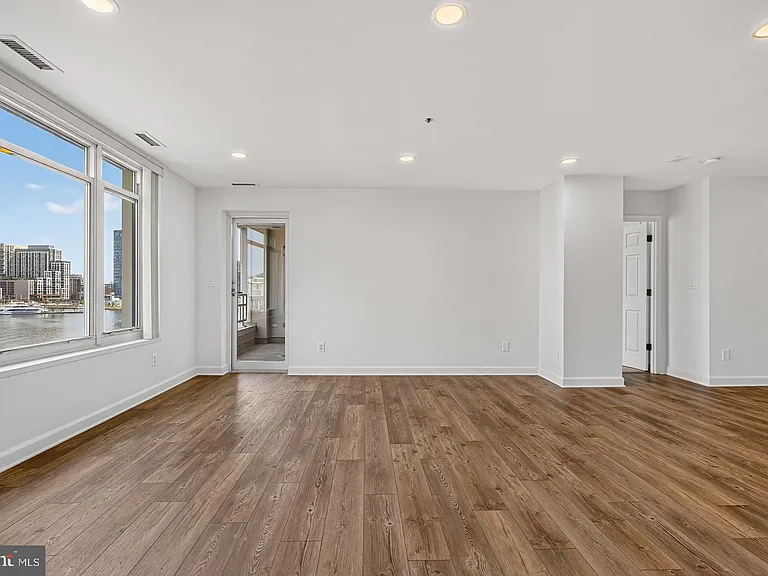 100 Harborview Dr #411 — Photo 23
