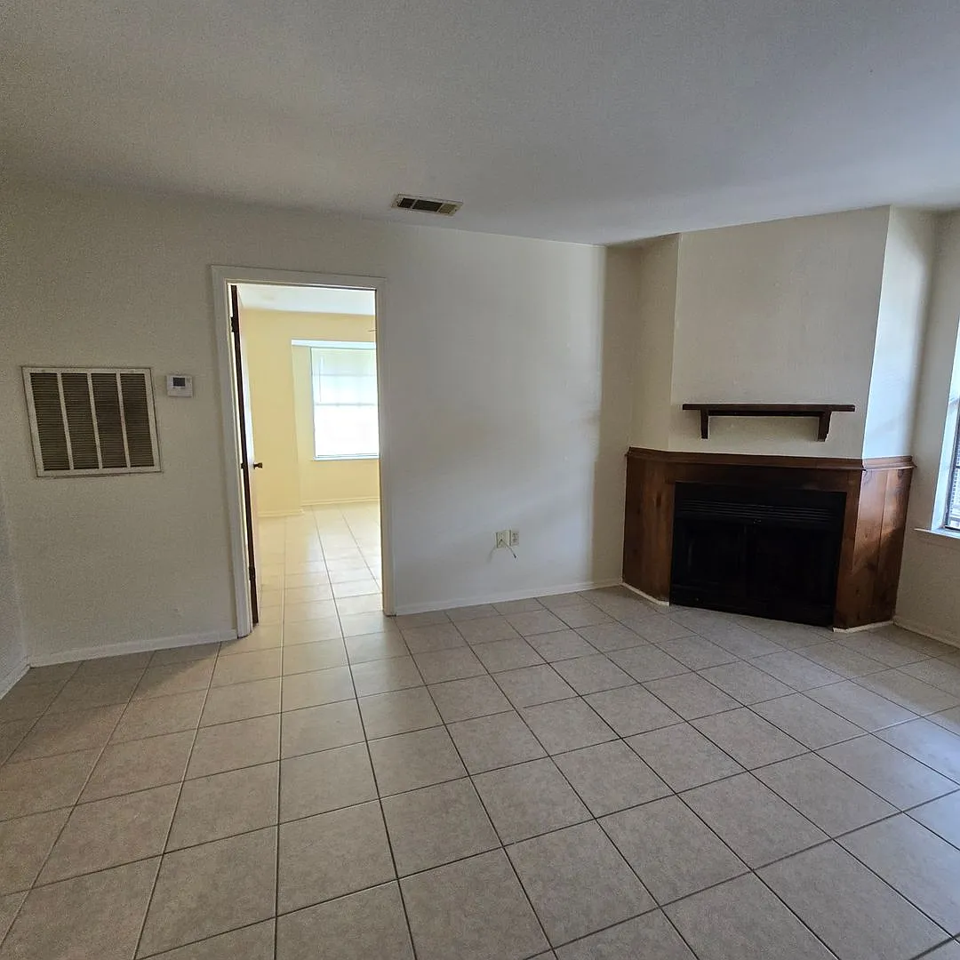 8556 Leake Ave — Photo 2