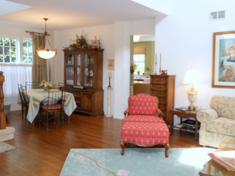 1st image of 2429 Pinecrest Ln