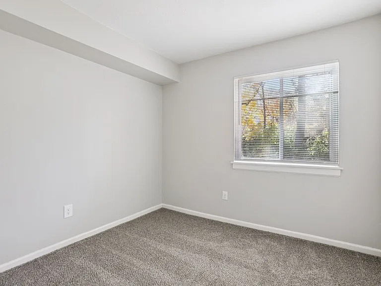 Twyckenham Apartments — Photo 29