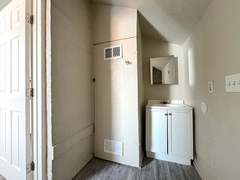 317 S Park St — Photo 14