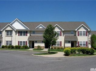 170 Morley Cir, Melville, NY 11747