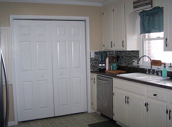 5th image of 403 Robinson Dr