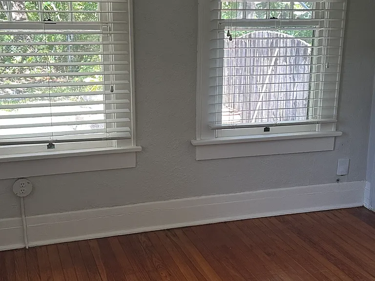 401 Lauderdale Trl — Photo 12