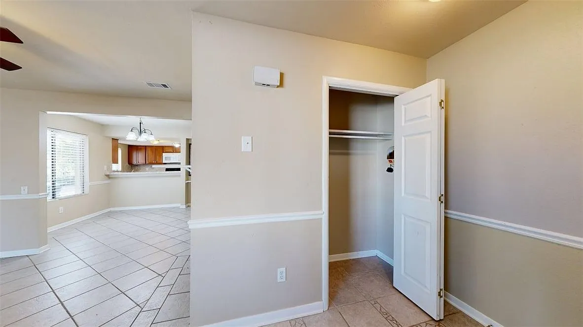 4 bed, 1410 sqft, $2,050 — Photo 4