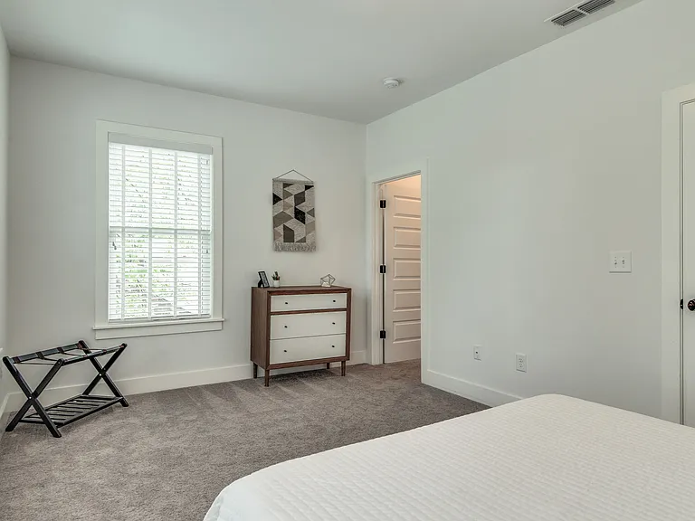 418 Douglas Ave — Photo 9
