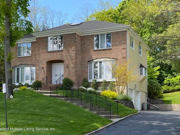 20 Palm Ct, Long Beach, NY 11561