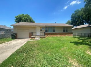 111 W 9th St, Owasso, OK 74055