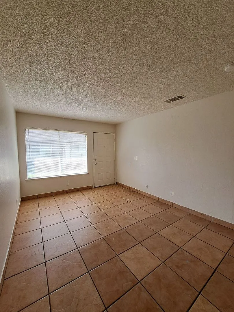 3449 N. Marks Avenue — Photo 3