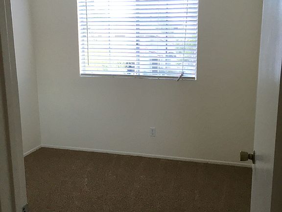5th image of 919 Glenwood Way