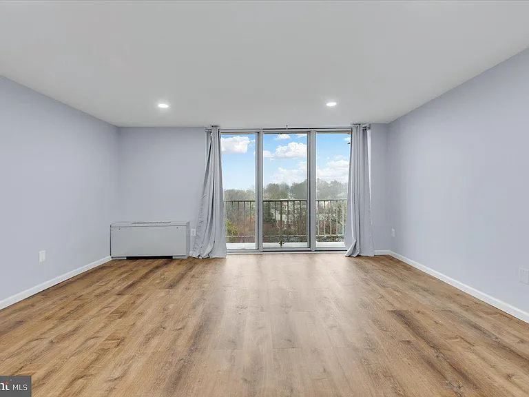 4520 King St #601 — Photo 20