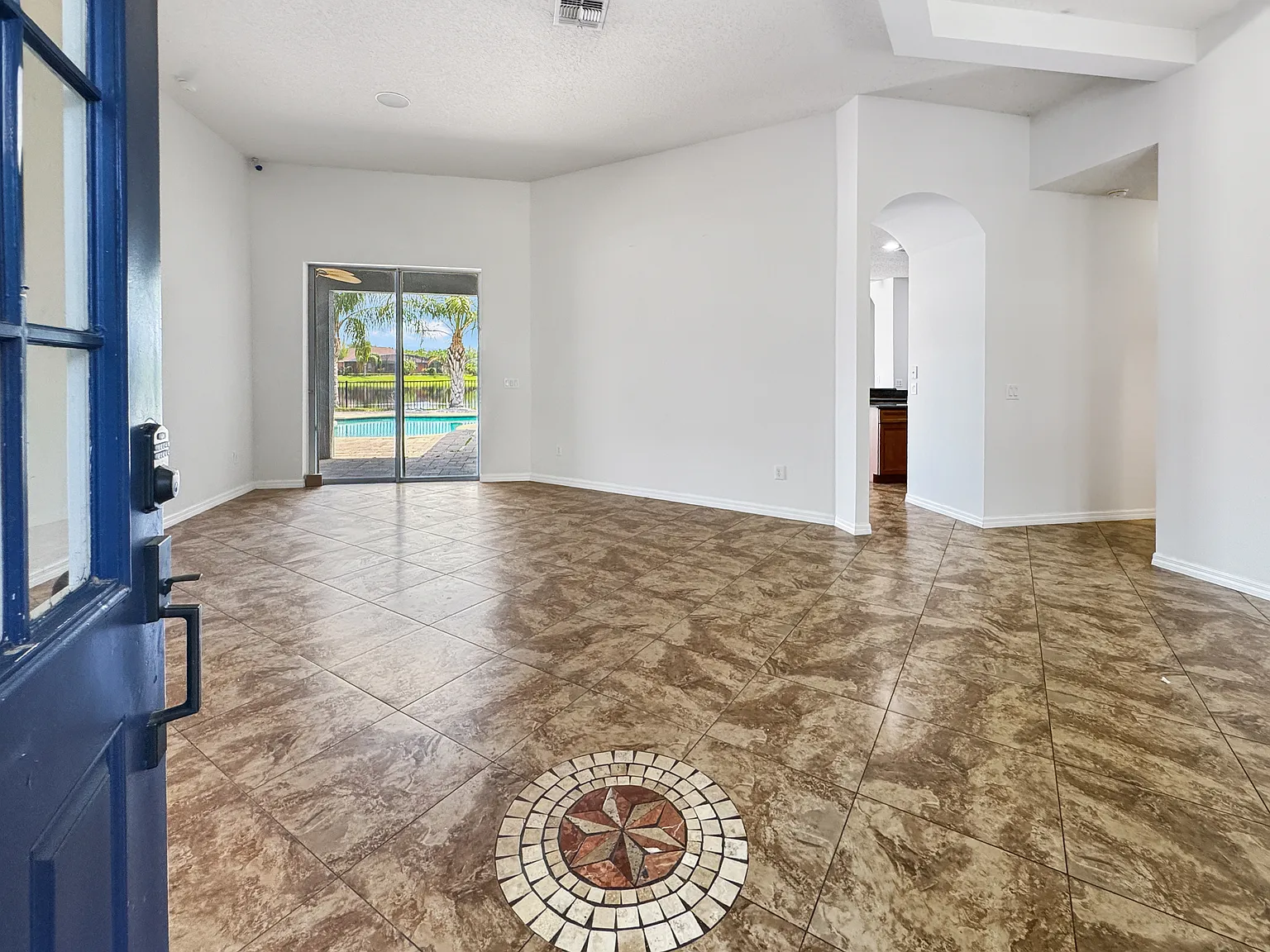 4 bed, 2307 sqft, $3,100 — Photo 3