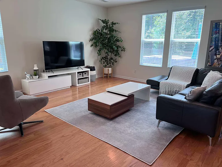 390 Southwilde Way — Photo 6