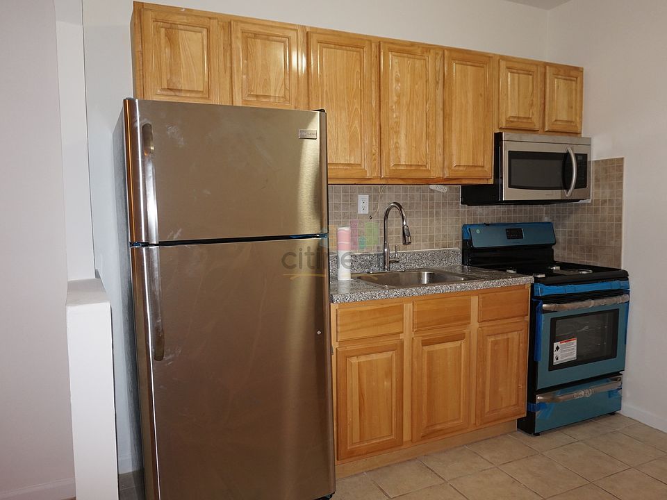 1st image of 86 16th St #2RU