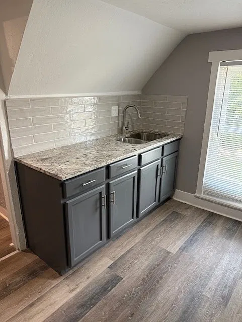 1 bed, 700 sqft, $950 — Photo 2