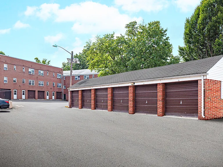 Forest Hill Apartments — Photo 6