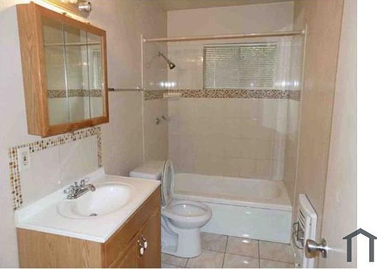 4th image of 4917 Durham Pl
