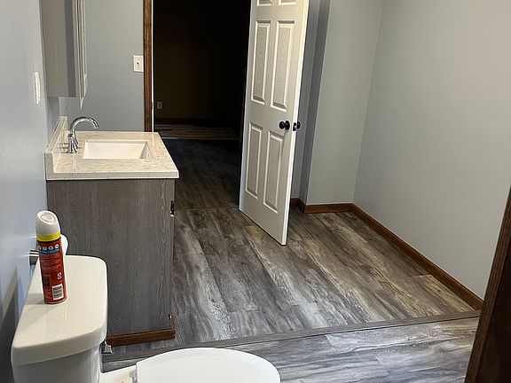 4th image of 525 N Main St