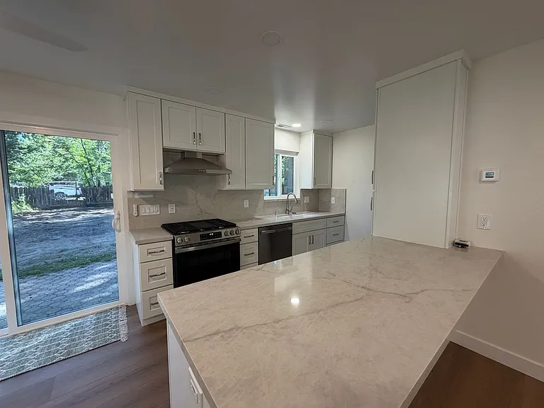 737 Anita Dr — Photo 2