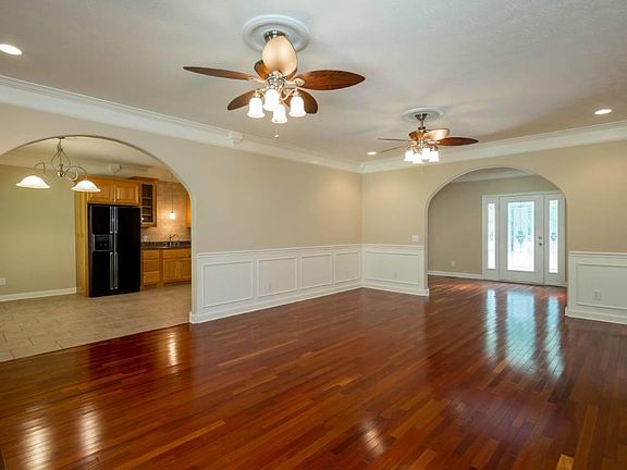 4th image of 1409 Lost Hollow Ln