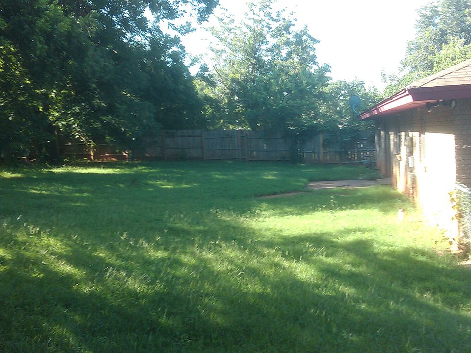 1st image of 3420 Eastwood Cir