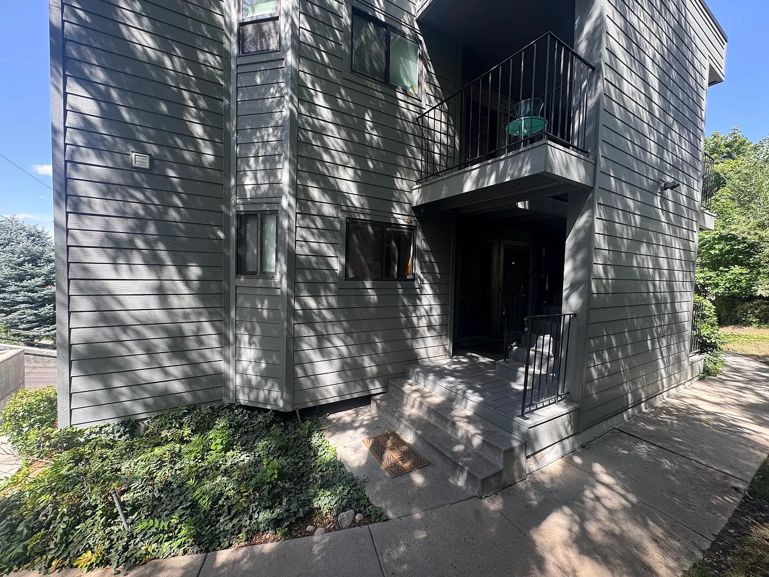 Gorgeous One Bedroom, One Bathroom by the Capital!! — Photo 4