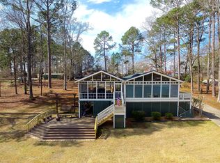 944 Point Cloxson Cir, Jacksons Gap, AL 36861