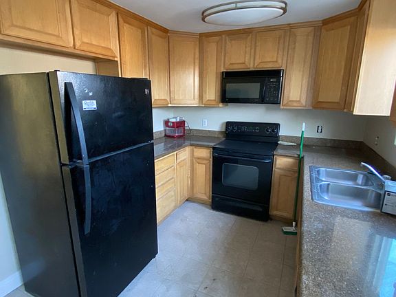 2nd image of 1321 Greenfield Dr Unit 6