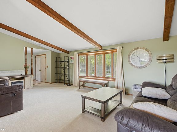 5th image of 9194 Gaslight Dr
