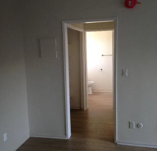 Fairmont Apartments — Photo 8