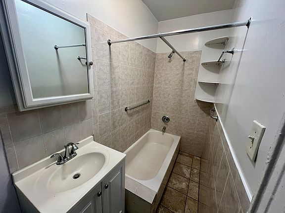 3rd image of 446 W 49th St APT 5C