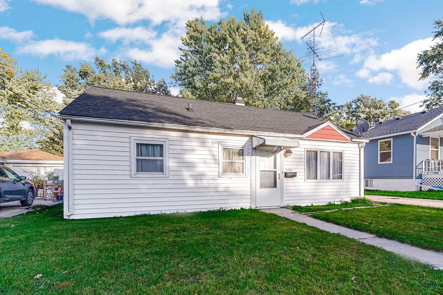 206 Harrington Ave photo 1